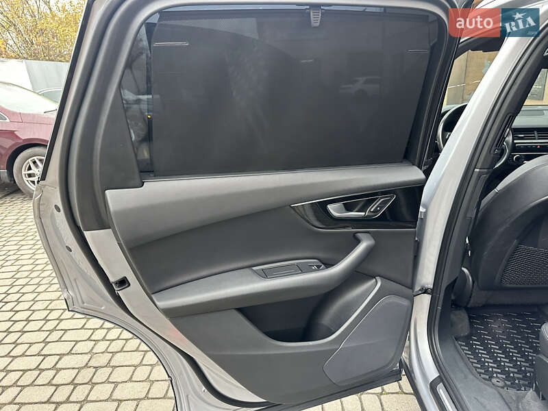 Внедорожник / Кроссовер Audi Q7 2017 в Ужгороде