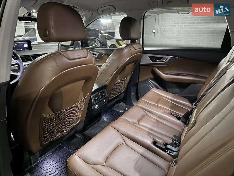 Позашляховик / Кросовер Audi Q7 2016 в Дніпрі