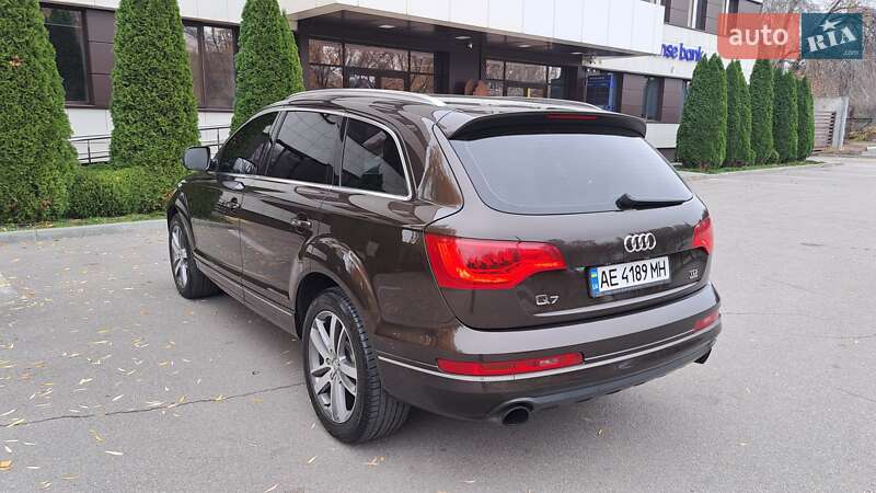 Позашляховик / Кросовер Audi Q7 2014 в Дніпрі