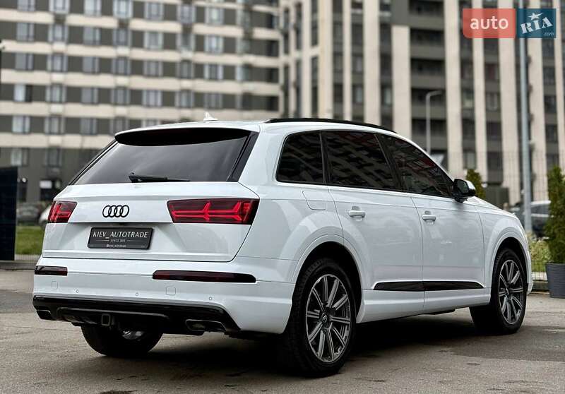 Позашляховик / Кросовер Audi Q7 2016 в Києві