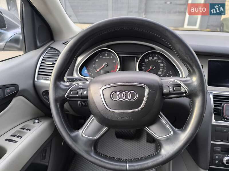 Позашляховик / Кросовер Audi Q7 2015 в Києві