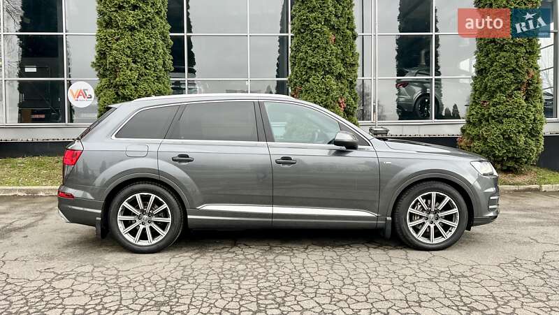 Позашляховик / Кросовер Audi Q7 2016 в Києві