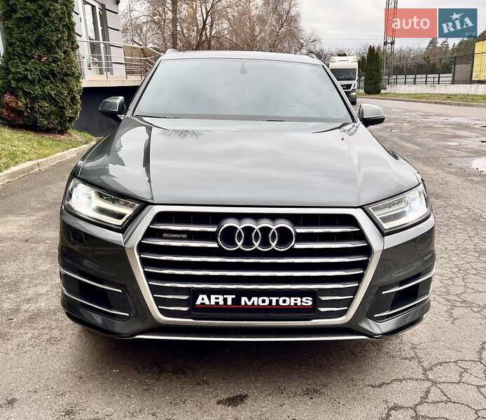 Позашляховик / Кросовер Audi Q7 2016 в Києві