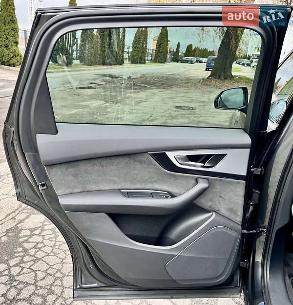 Позашляховик / Кросовер Audi Q7 2016 в Києві