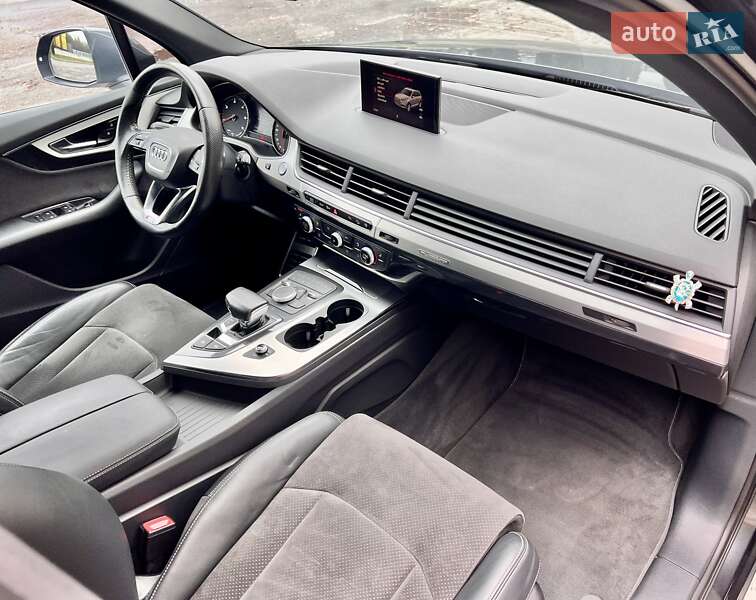 Позашляховик / Кросовер Audi Q7 2016 в Києві