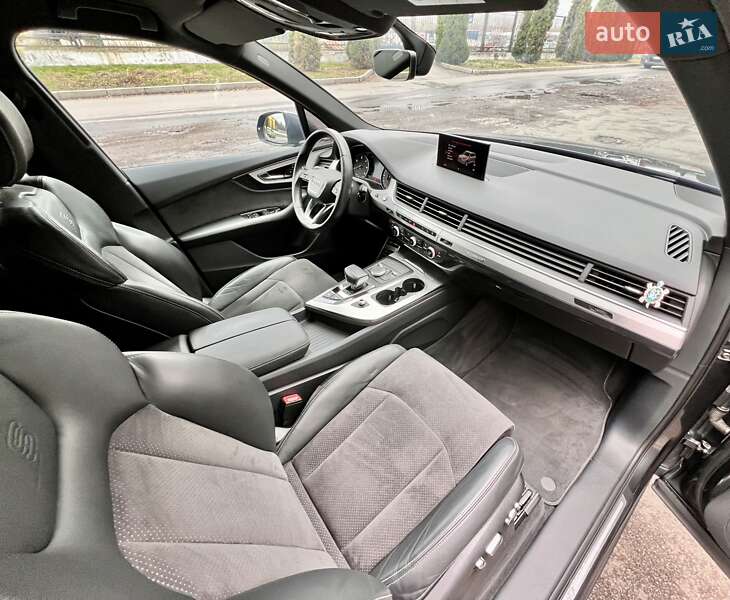 Позашляховик / Кросовер Audi Q7 2016 в Києві
