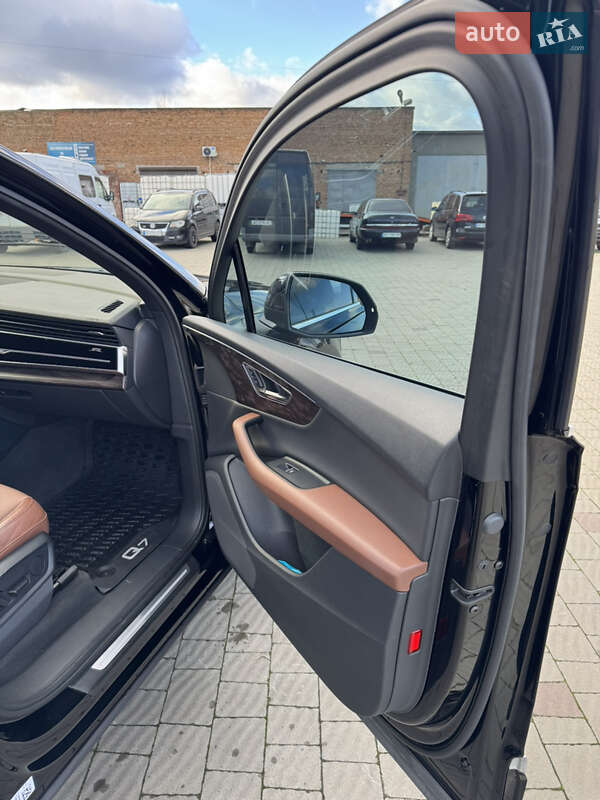 Позашляховик / Кросовер Audi Q7 2020 в Луцьку