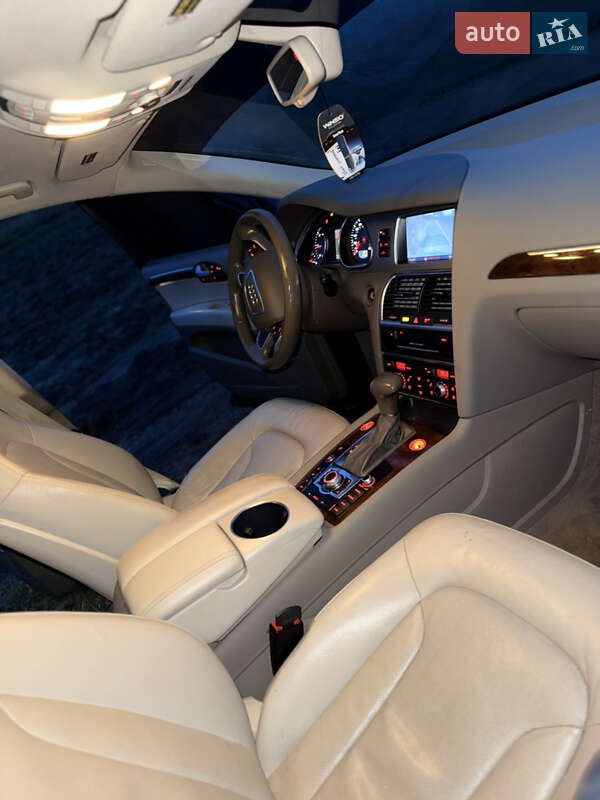 Позашляховик / Кросовер Audi Q7 2012 в Рівному