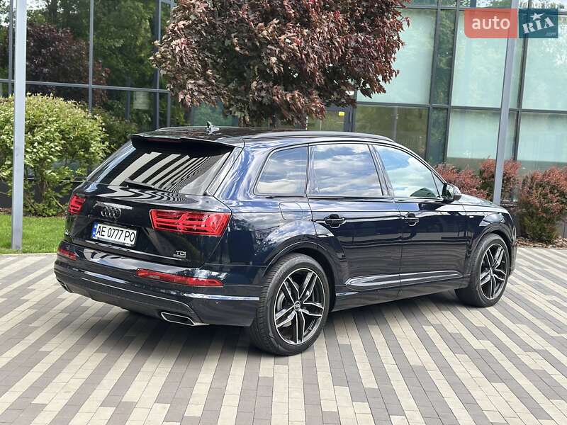 Позашляховик / Кросовер Audi Q7 2017 в Києві фото 12 Позашляховик / Кросовер Audi Q7 2017 в Києві
