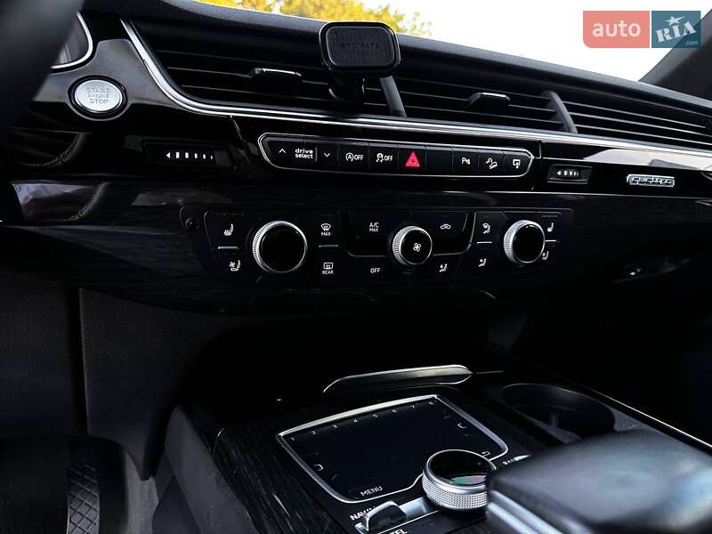 Позашляховик / Кросовер Audi Q7 2017 в Луцьку