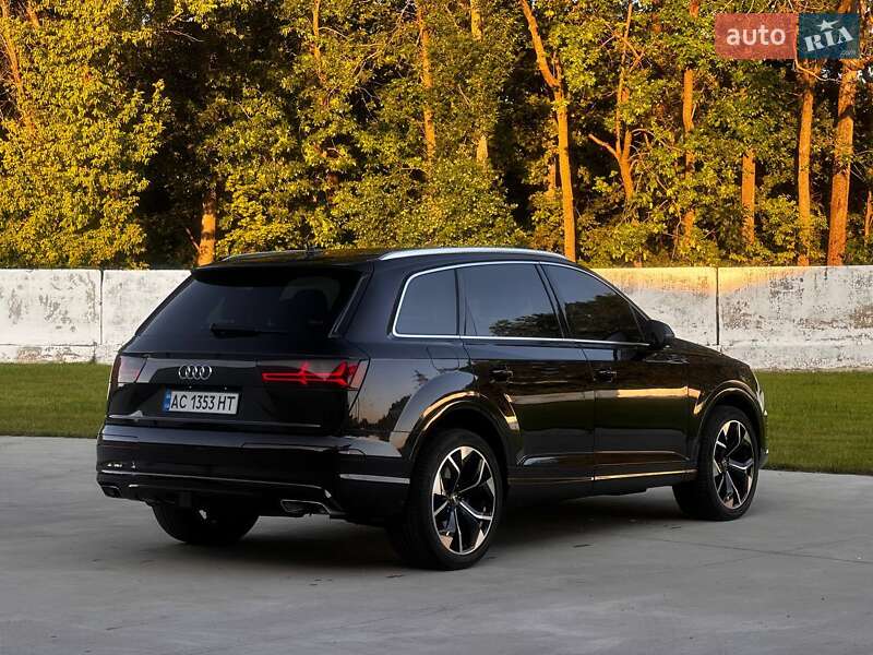 Позашляховик / Кросовер Audi Q7 2017 в Луцьку