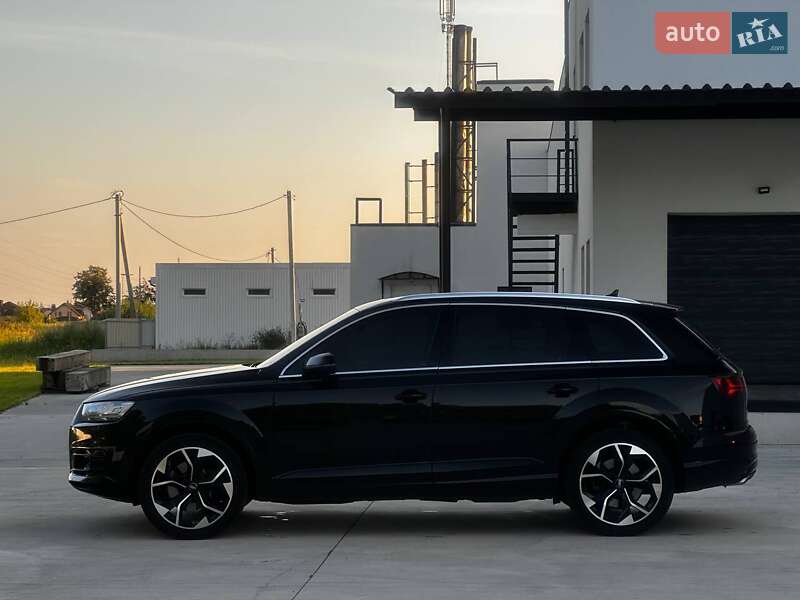 Позашляховик / Кросовер Audi Q7 2017 в Луцьку