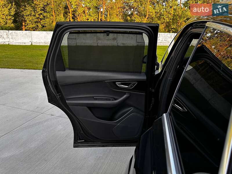 Позашляховик / Кросовер Audi Q7 2017 в Луцьку