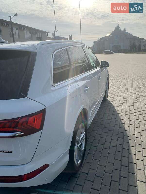 Позашляховик / Кросовер Audi Q7 2021 в Житомирі