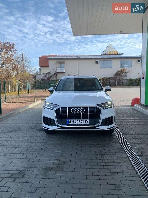 Позашляховик / Кросовер Audi Q7 2021 в Житомирі