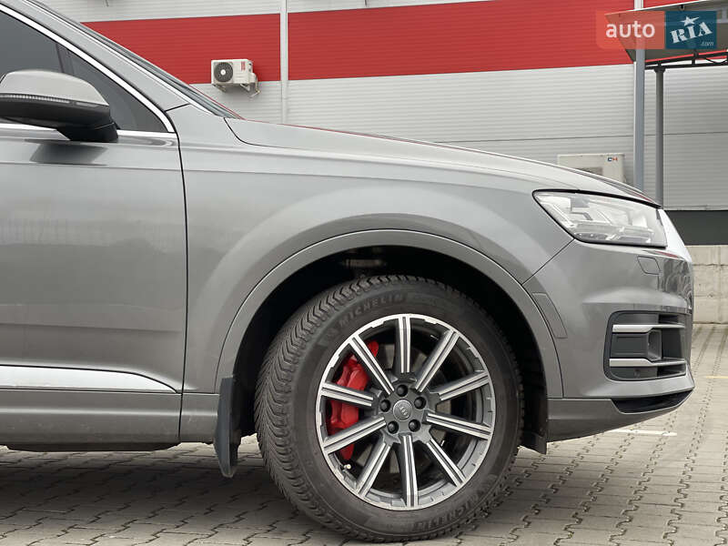 Позашляховик / Кросовер Audi Q7 2017 в Нововолинську