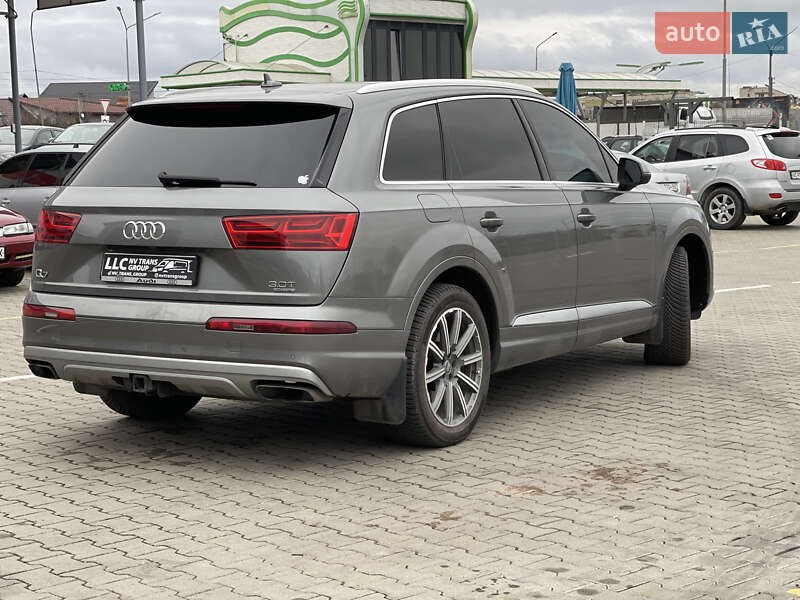 Позашляховик / Кросовер Audi Q7 2017 в Нововолинську