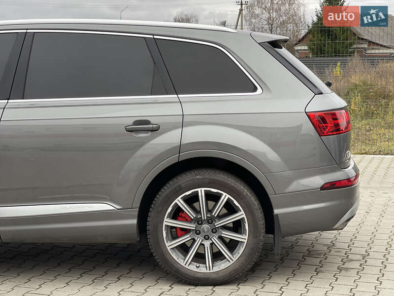 Позашляховик / Кросовер Audi Q7 2017 в Нововолинську