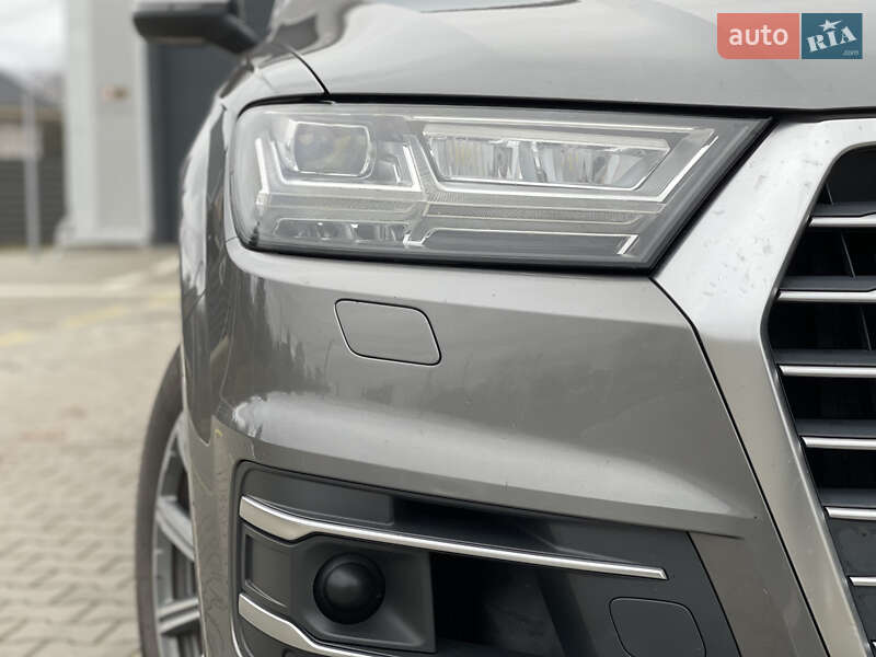 Позашляховик / Кросовер Audi Q7 2017 в Нововолинську