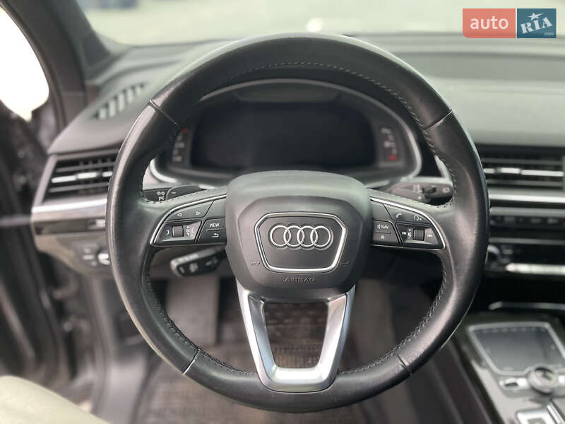 Позашляховик / Кросовер Audi Q7 2017 в Нововолинську
