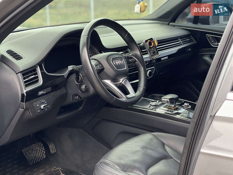 Позашляховик / Кросовер Audi Q7 2017 в Нововолинську