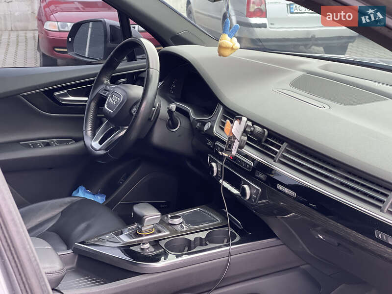 Позашляховик / Кросовер Audi Q7 2017 в Нововолинську