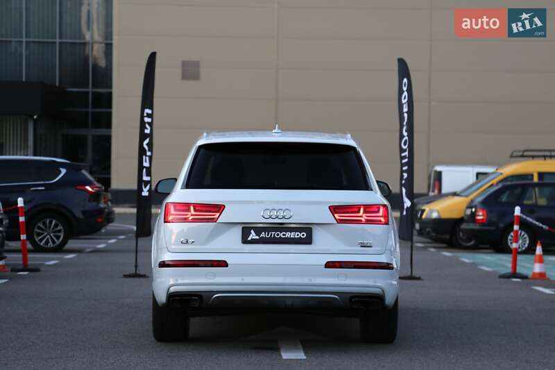 Позашляховик / Кросовер Audi Q7 2016 в Києві