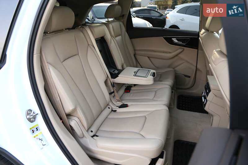 Позашляховик / Кросовер Audi Q7 2016 в Києві