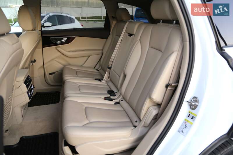 Позашляховик / Кросовер Audi Q7 2016 в Києві