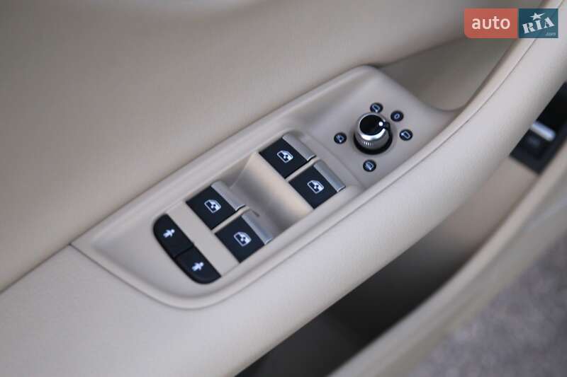 Позашляховик / Кросовер Audi Q7 2016 в Києві