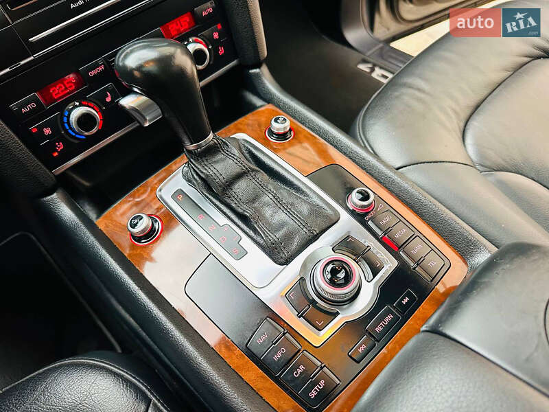 Позашляховик / Кросовер Audi Q7 2010 в Грушево