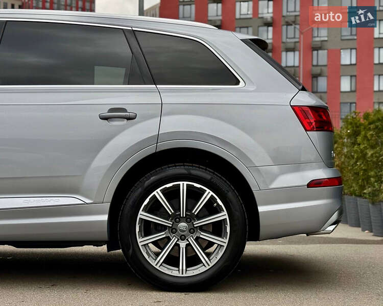 Позашляховик / Кросовер Audi Q7 2017 в Києві