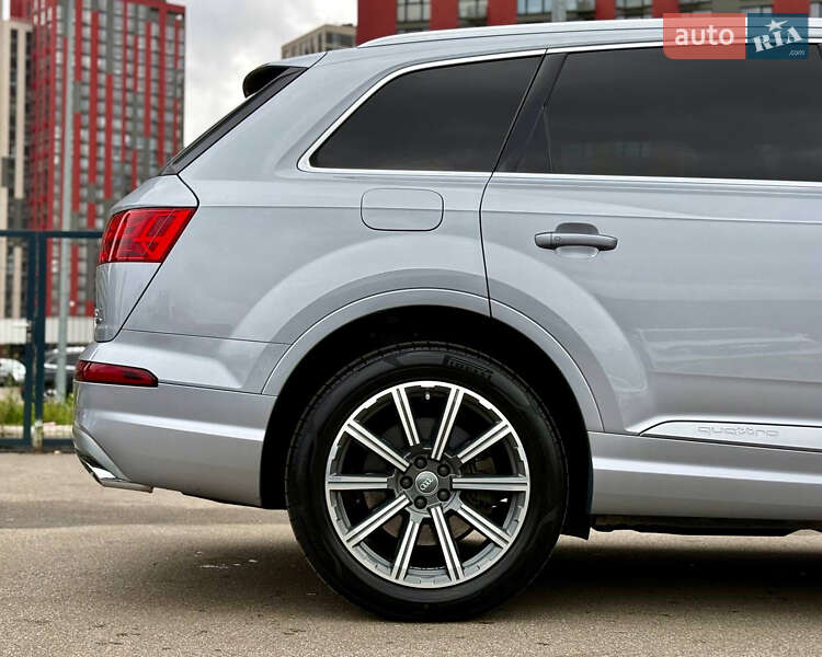 Позашляховик / Кросовер Audi Q7 2017 в Києві