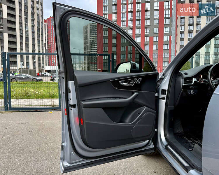 Позашляховик / Кросовер Audi Q7 2017 в Києві