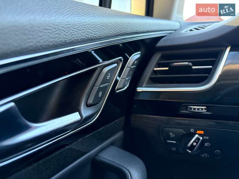 Позашляховик / Кросовер Audi Q7 2015 в Дніпрі