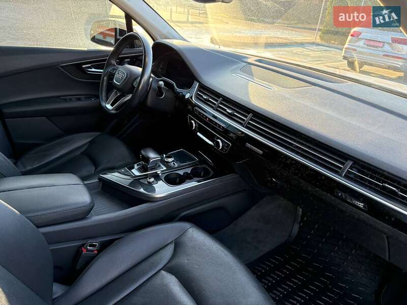 Позашляховик / Кросовер Audi Q7 2015 в Дніпрі