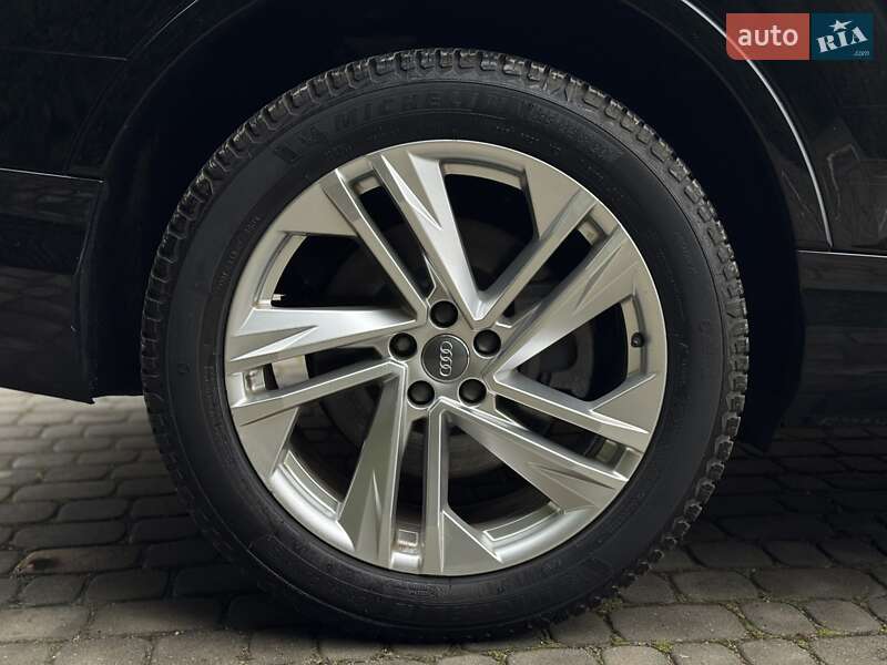 Позашляховик / Кросовер Audi Q7 2019 в Тернополі