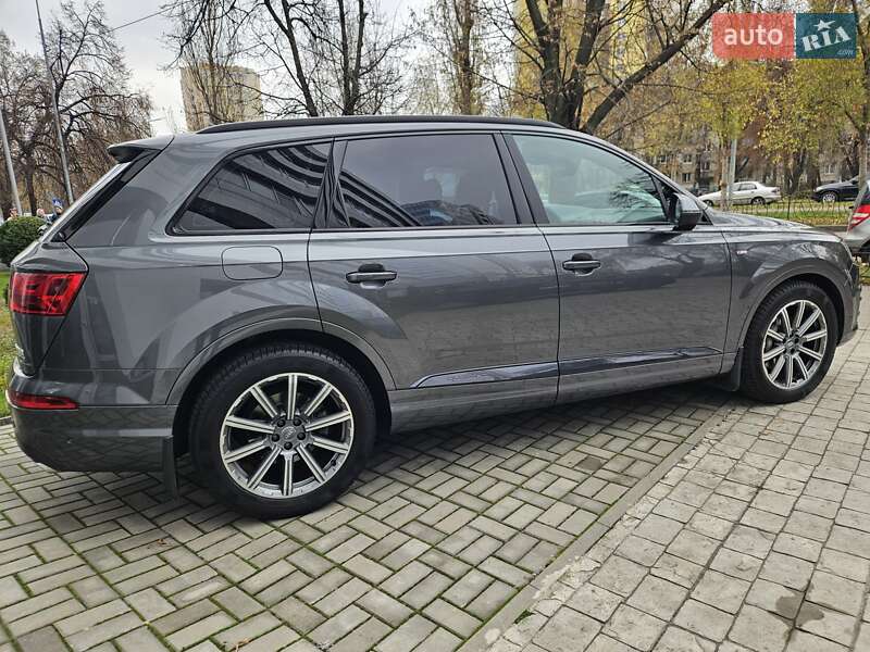 Внедорожник / Кроссовер Audi Q7 2019 в Киеве
