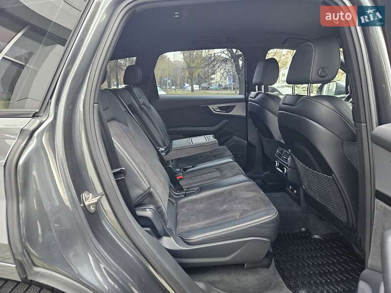 Внедорожник / Кроссовер Audi Q7 2019 в Киеве