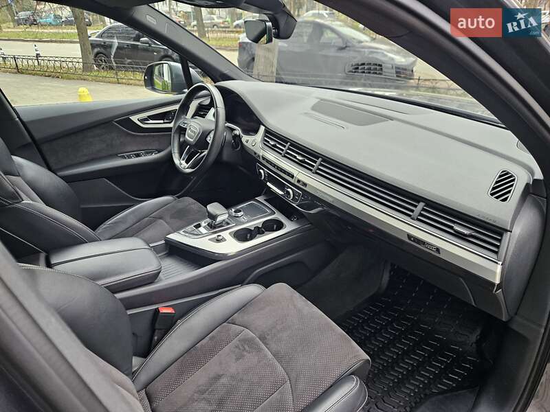 Внедорожник / Кроссовер Audi Q7 2019 в Киеве