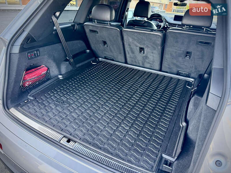 Позашляховик / Кросовер Audi Q7 2017 в Києві