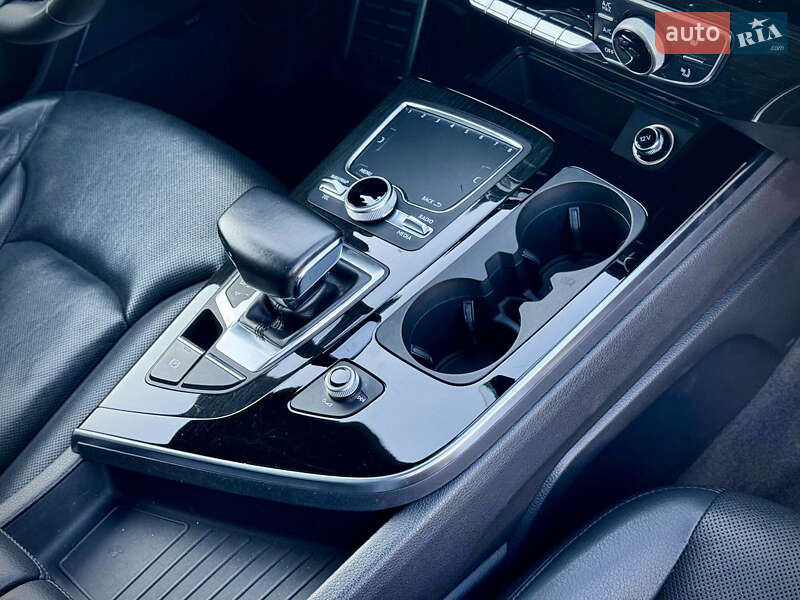 Позашляховик / Кросовер Audi Q7 2017 в Києві
