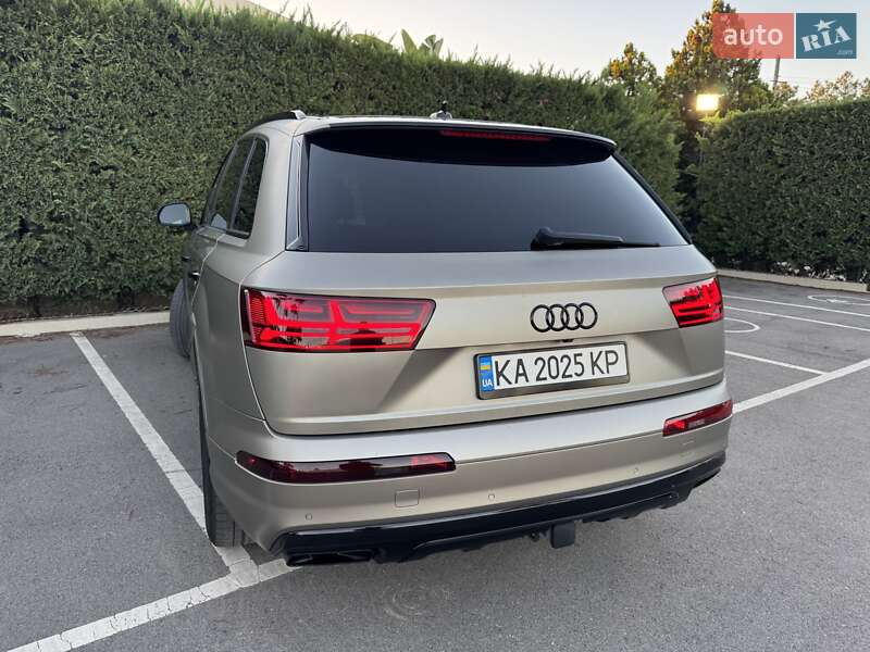 Внедорожник / Кроссовер Audi Q7 2016 в Киеве