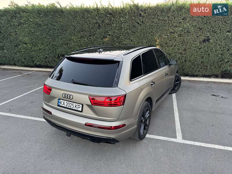 Внедорожник / Кроссовер Audi Q7 2016 в Киеве