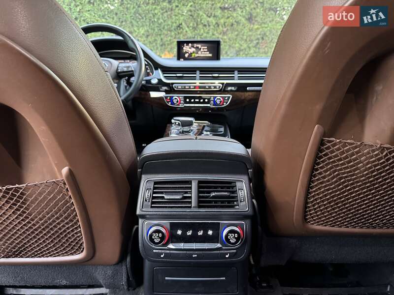 Внедорожник / Кроссовер Audi Q7 2016 в Киеве