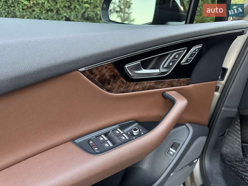 Внедорожник / Кроссовер Audi Q7 2016 в Киеве