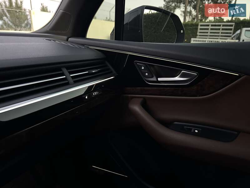 Внедорожник / Кроссовер Audi Q7 2016 в Киеве