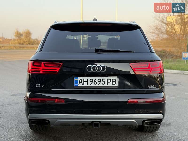 Позашляховик / Кросовер Audi Q7 2017 в Дніпрі