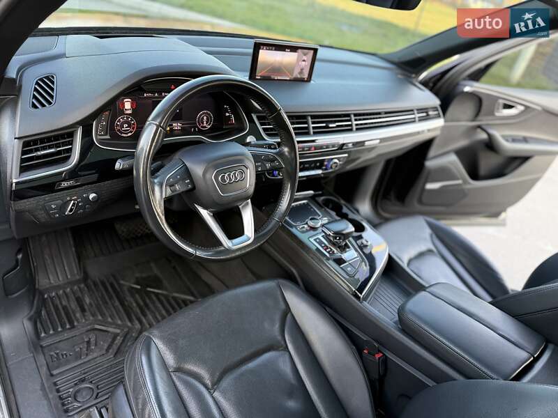 Позашляховик / Кросовер Audi Q7 2017 в Дніпрі