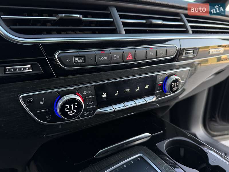 Позашляховик / Кросовер Audi Q7 2017 в Дніпрі